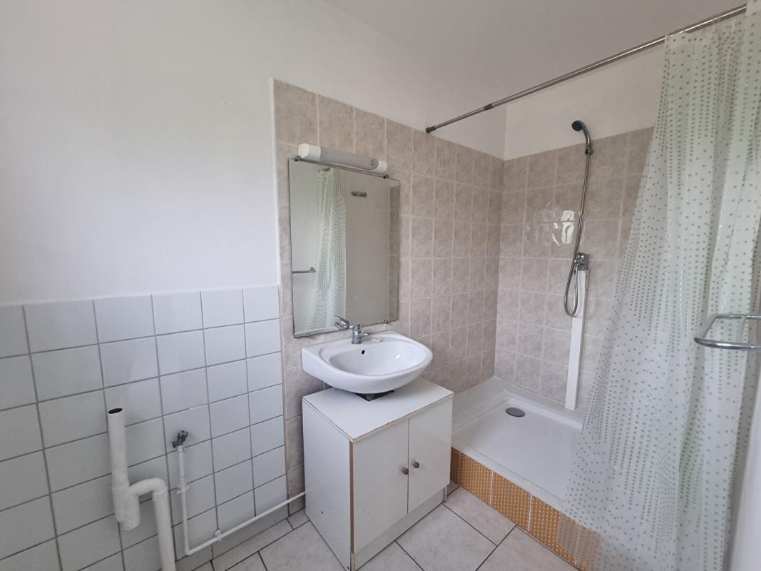 ETEIGNIERES Maison  14 pièce(s) 311 m2 10