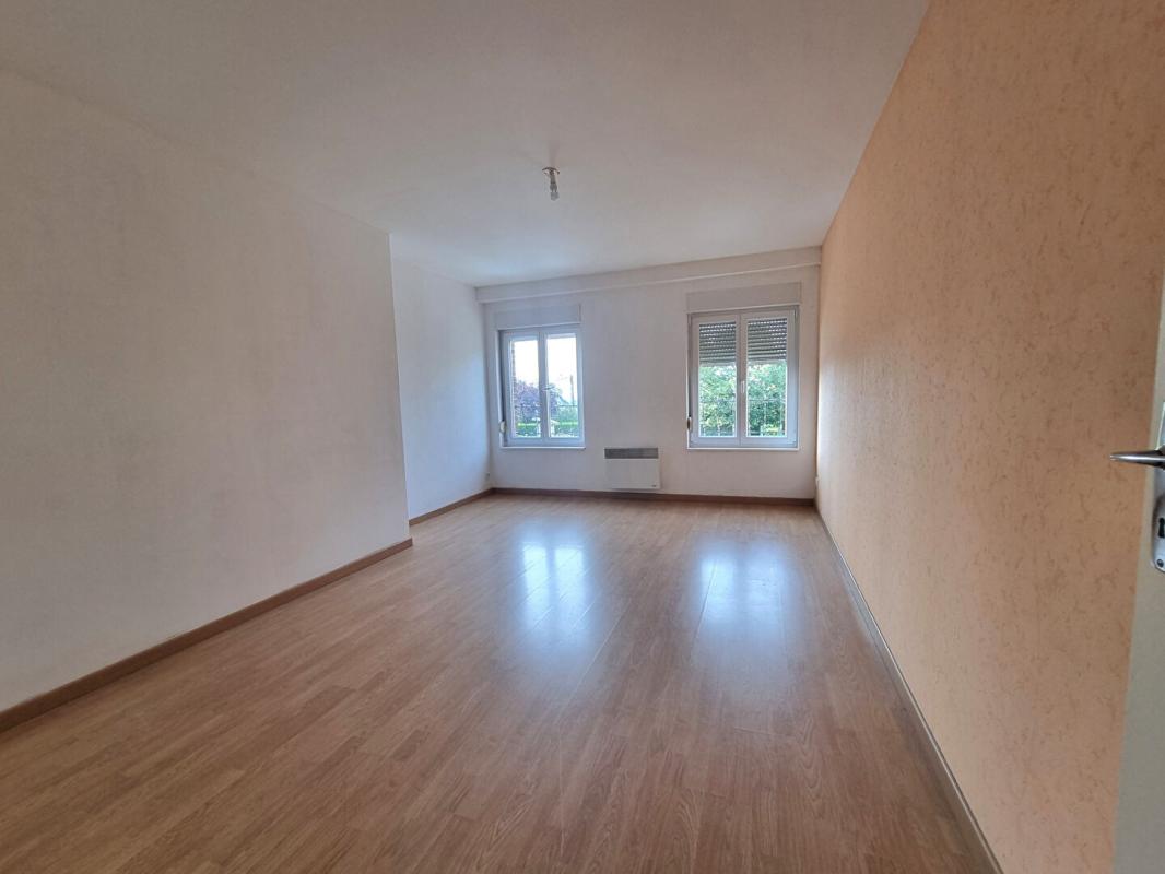 ETEIGNIERES Maison  14 pièce(s) 311 m2 11