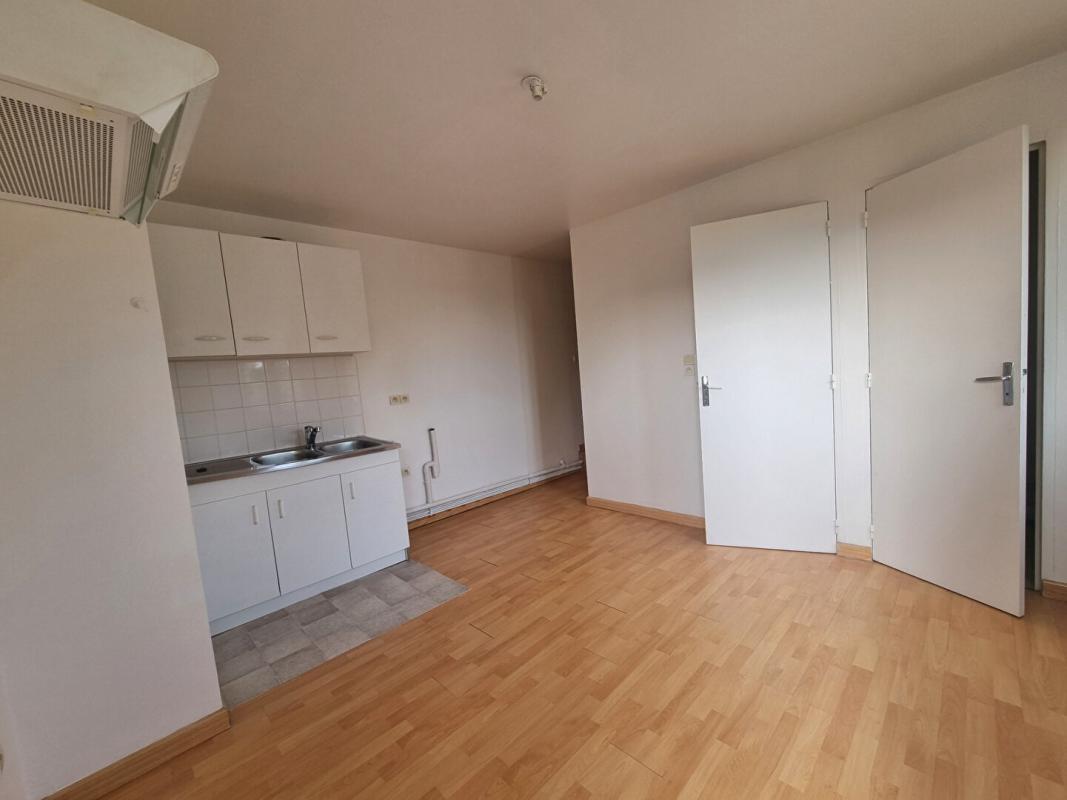 ETEIGNIERES Maison  14 pièce(s) 311 m2 13