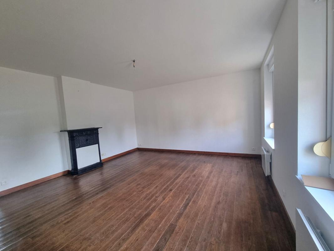 ETEIGNIERES Maison  14 pièce(s) 311 m2 6