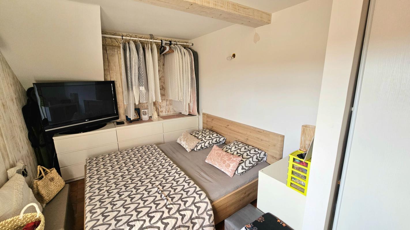 CLAVIERS T 4 en duplex avec balcon 6