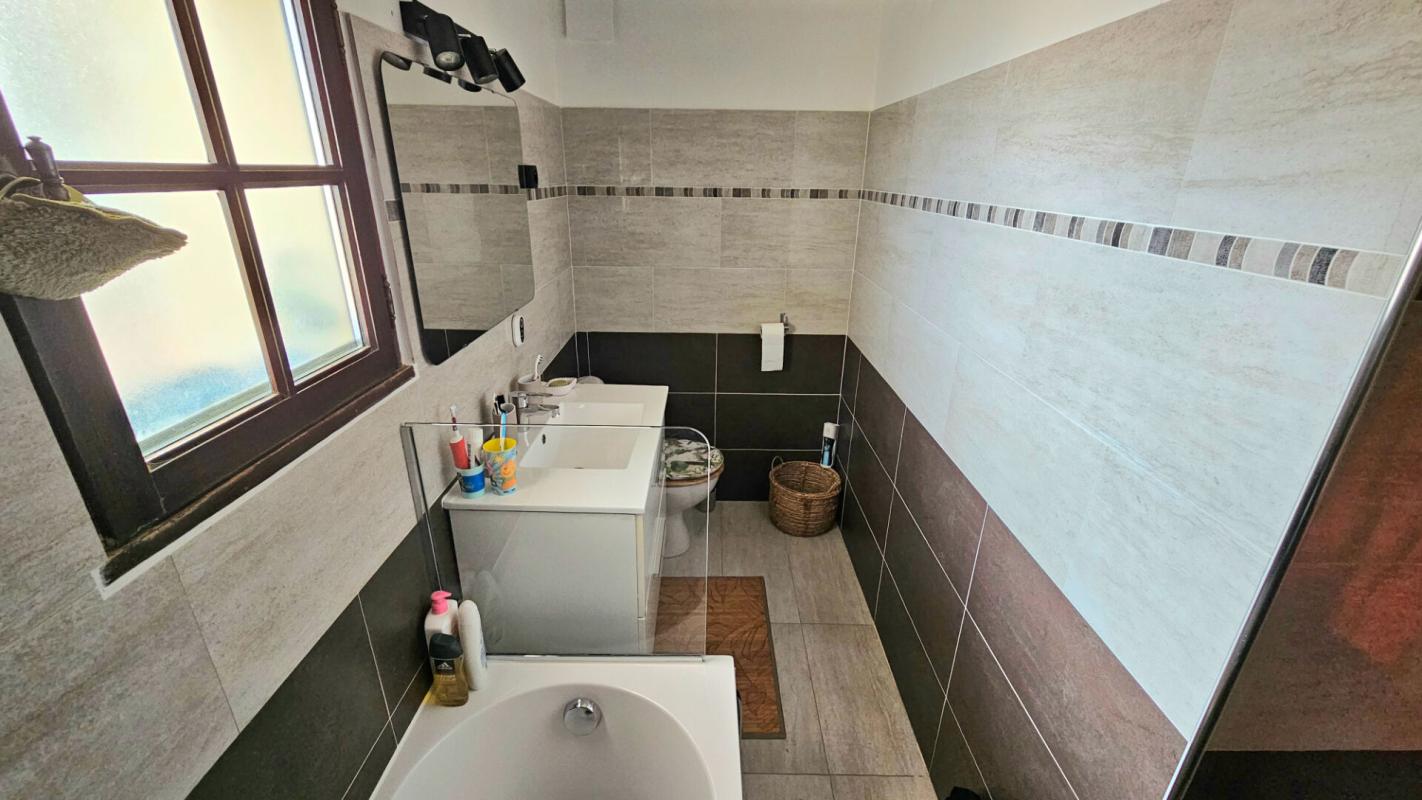 CLAVIERS T 4 en duplex avec balcon 7