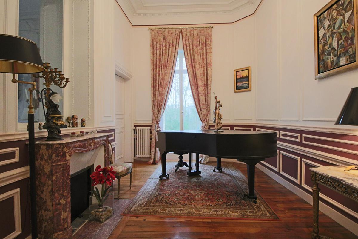 SOISSONS Élégance intemporelle au coeur de la campagne française 6