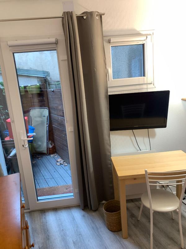 PARIS-15E-ARRONDISSEMENT Studio avec cuisine et salle de bain séparées, agrémenté d'une terrasse plein sud 5