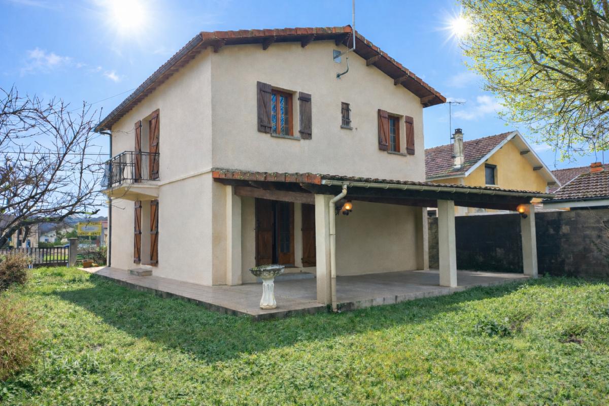 COUTRAS Maison de ville 105 m2 avec plafond cathédrale et jardin clos ? DPE C 2