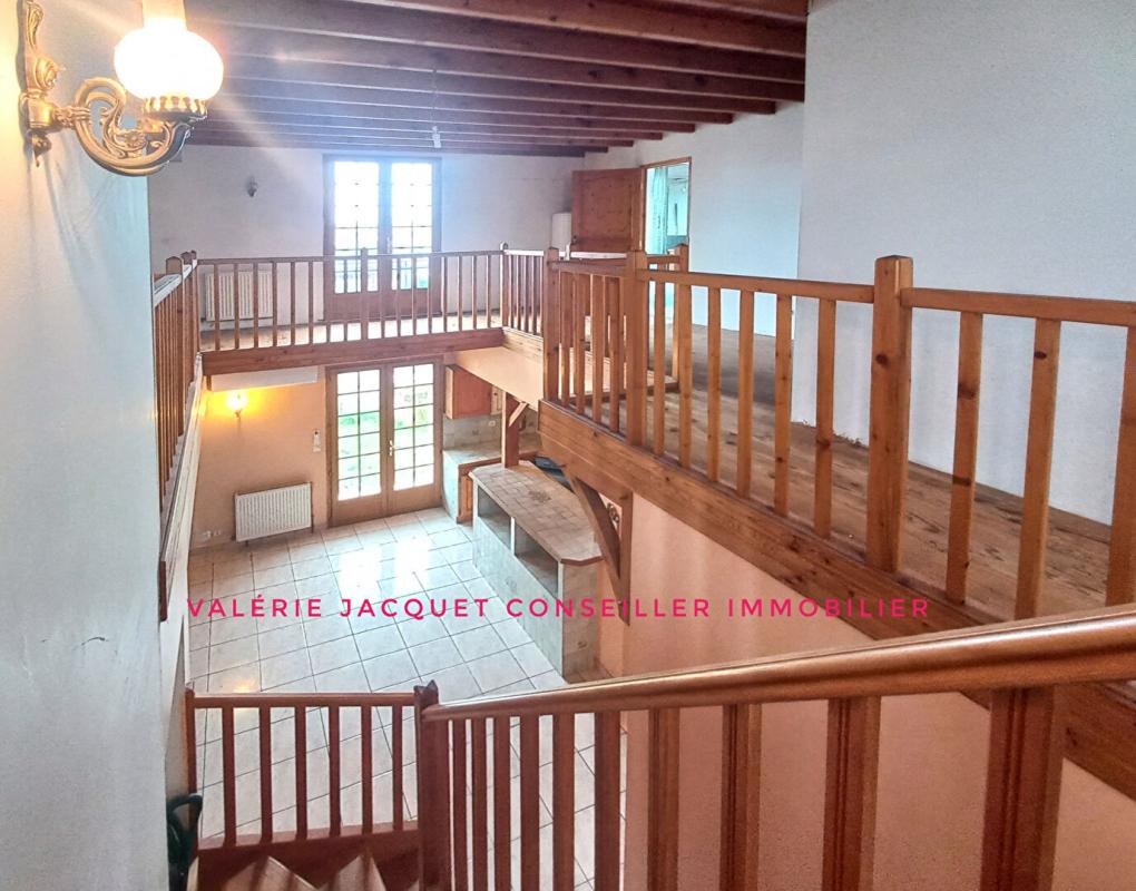 COUTRAS Maison de ville 105 m2 avec plafond cathédrale et jardin clos ? DPE C 7