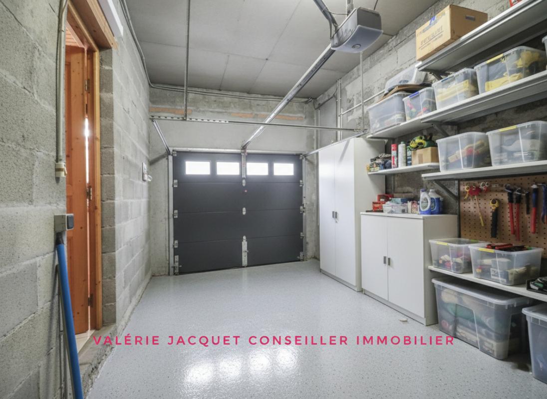 COUTRAS Maison de ville 105 m2 avec plafond cathédrale et jardin clos ? DPE C 8