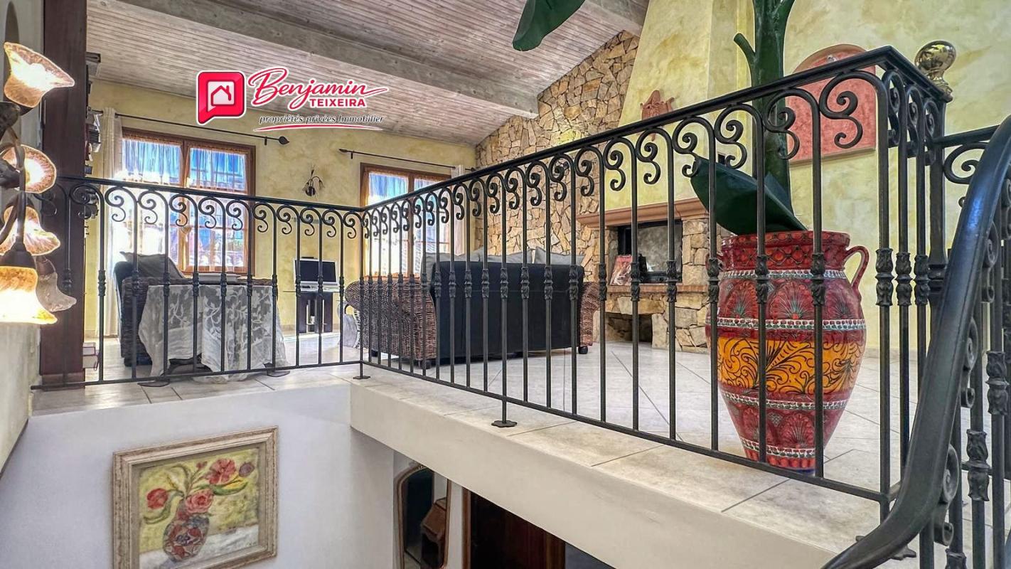 FREJUS Maison Frejus 4 pièce(s) 110 m2 + double GARAGE - salon / cuisine, 3 chambres, 2 WC, salle d'eau 5