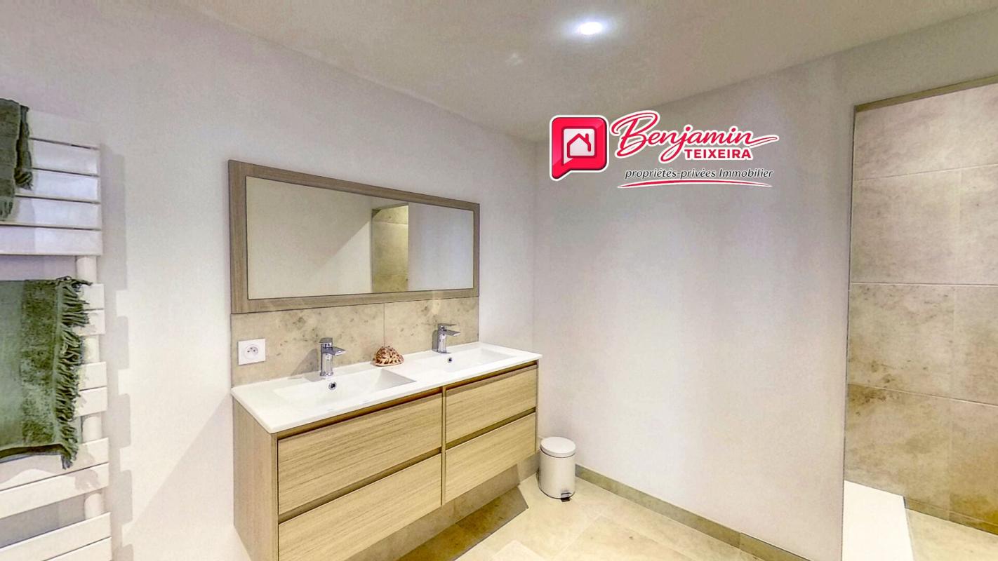 FREJUS Maison Frejus 4 pièce(s) 110 m2 + double GARAGE - salon / cuisine, 3 chambres, 2 WC, salle d'eau 9