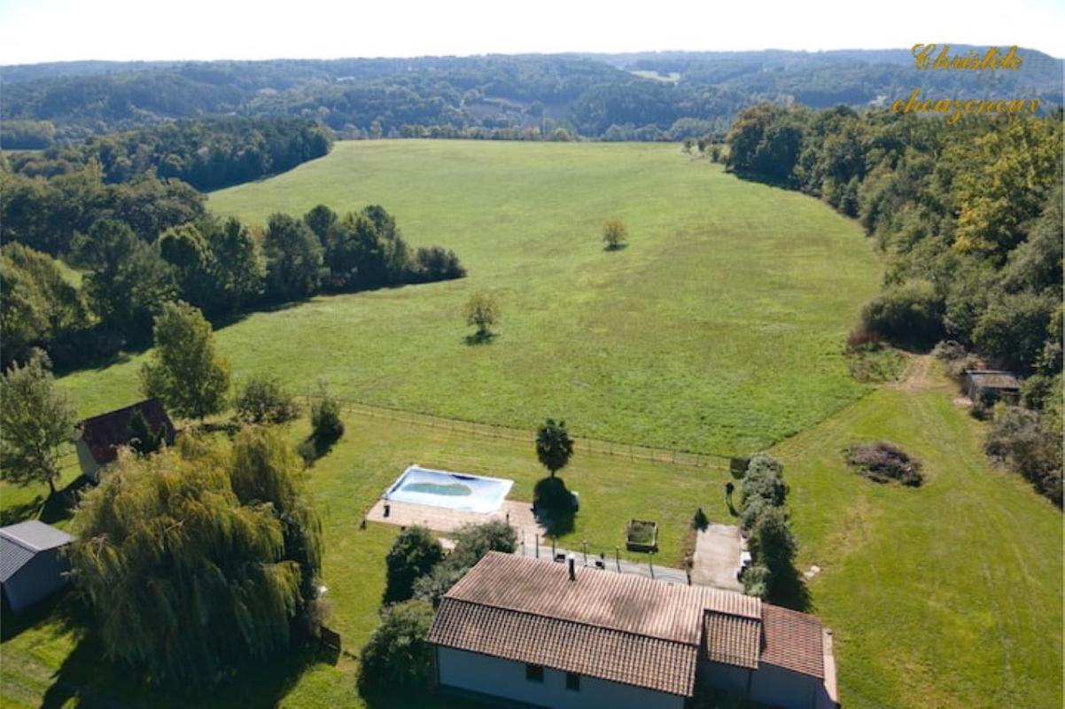 SAINT-AQUILIN 24110 Saint Aquilin : Maison , gîte, piscine sur 27086 m² 18