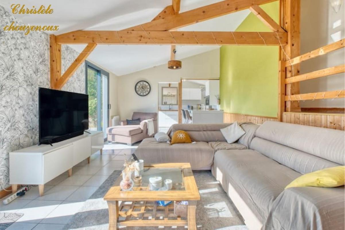 SAINT-AQUILIN 24110 Saint Aquilin : Maison , gîte, piscine sur 27086 m² 4