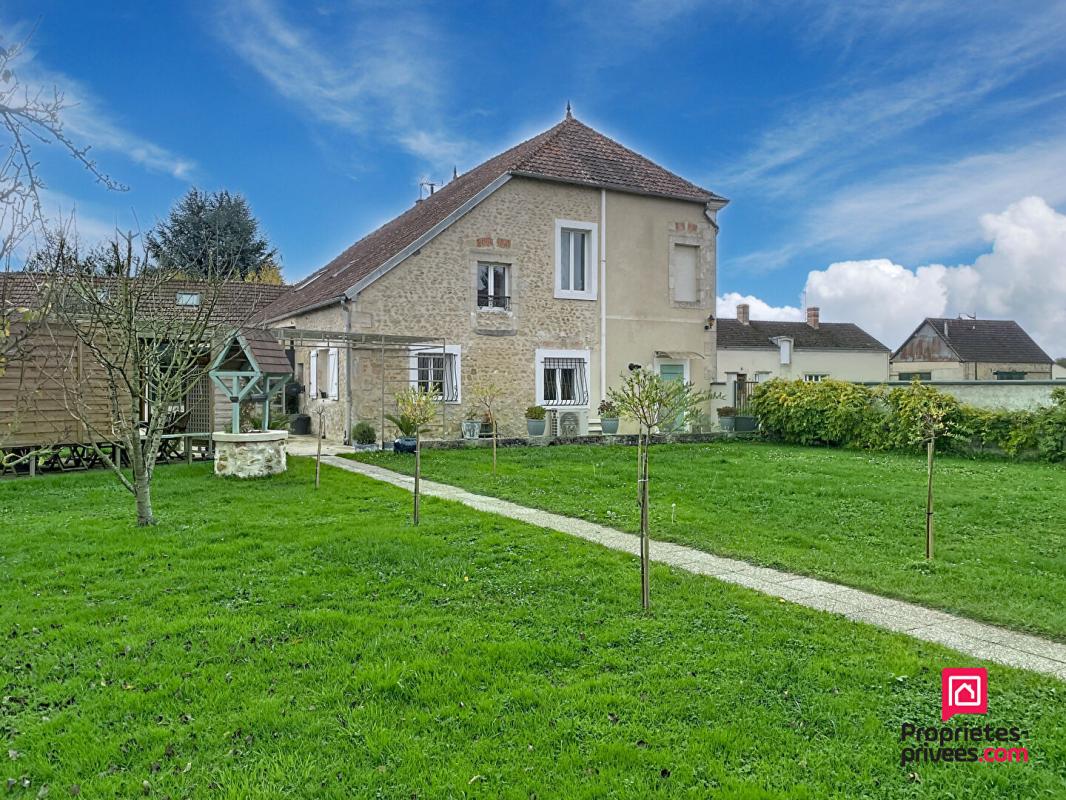 LE MELE-SUR-SARTHE Secteur Le Mêle-sur-Sarthe Grande maison familiale 350 m2 1