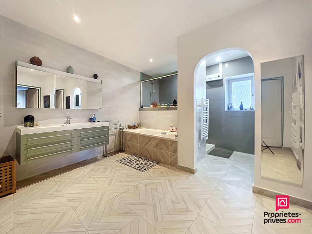 LE MELE-SUR-SARTHE Secteur Le Mêle-sur-Sarthe Grande maison familiale 350 m2 7