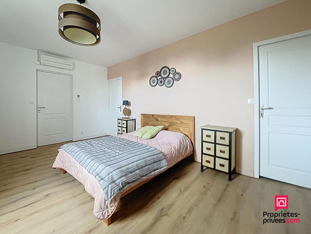 LE MELE-SUR-SARTHE Secteur Le Mêle-sur-Sarthe Grande maison familiale 350 m2 9