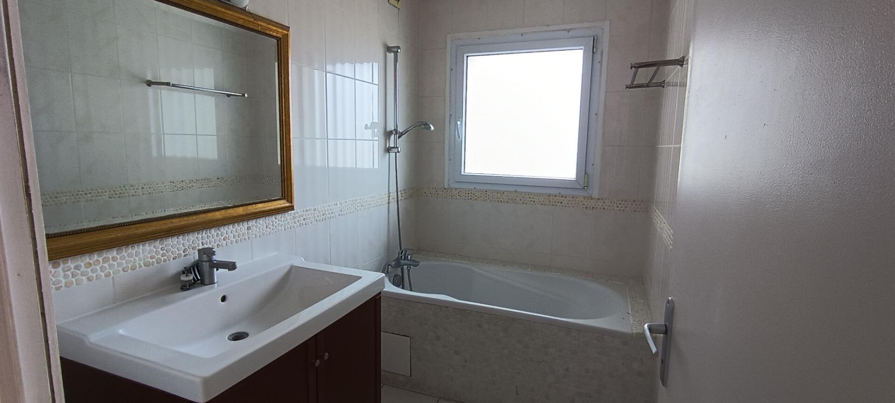 NEVERS Appartement T4  à Nevers avec balcon, vue Loire 5