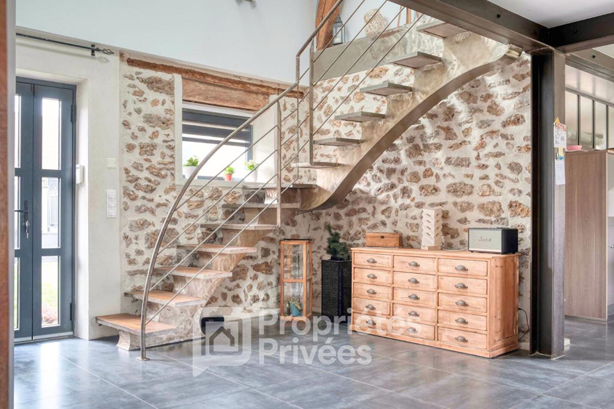 BRIIS-SOUS-FORGES Corps de ferme rénové : combinaison réussie entre charme de l'ancien et confort du moderne 2