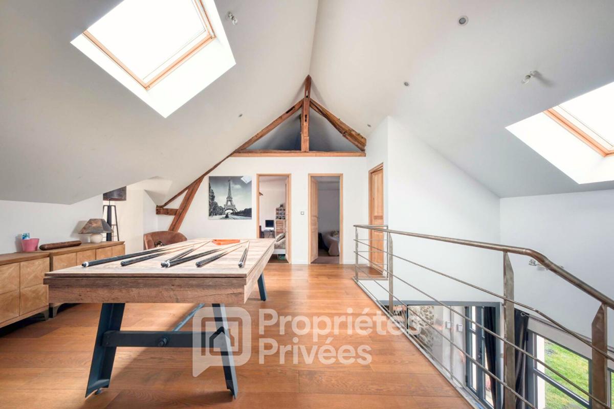 BRIIS-SOUS-FORGES Corps de ferme rénové : combinaison réussie entre charme de l'ancien et confort du moderne 9