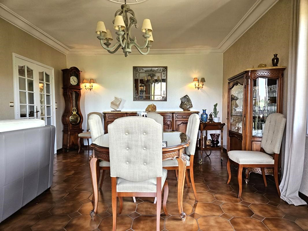 PENNE-D'AGENAIS Penne d'Agenais -: Maison plain pied, 6 pièces - 4 Chambres -145 m², vue - Studette -double garage - piscine 6