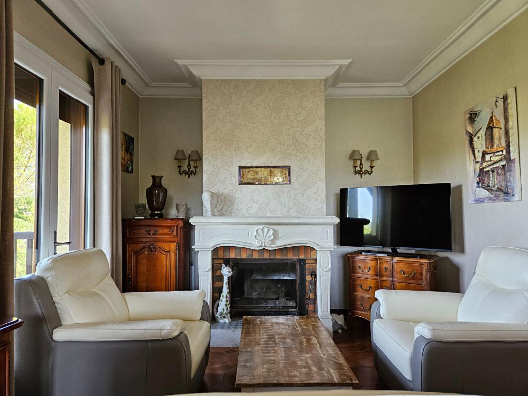 PENNE-D'AGENAIS Penne d'Agenais -: Maison plain pied, 6 pièces - 4 Chambres -145 m², vue - Studette -double garage - piscine 7