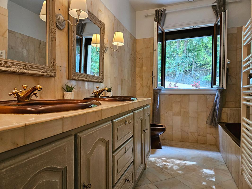 PENNE-D'AGENAIS Penne d'Agenais -: Maison plain pied, 6 pièces - 4 Chambres -145 m², vue - Studette -double garage - piscine 9