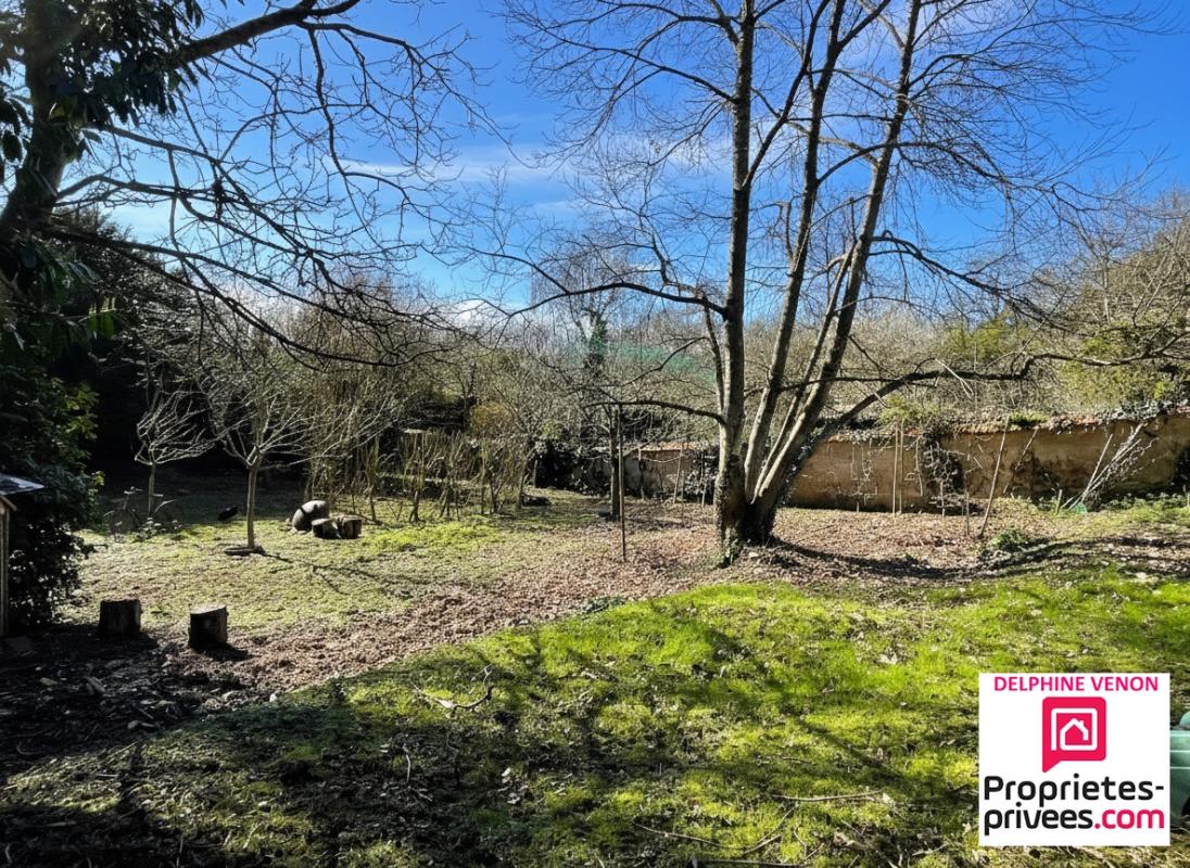 CHATEAUNEUF-SUR-LOIRE Maison prestige entre Loire et coeur de ville à Châteauneuf Sur Loire  sur un parc de 1600 m²  dominant  les terres du château 17