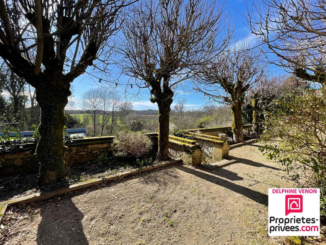 CHATEAUNEUF-SUR-LOIRE Maison prestige entre Loire et coeur de ville à Châteauneuf Sur Loire  sur un parc de 1600 m²  dominant  les terres du château 18