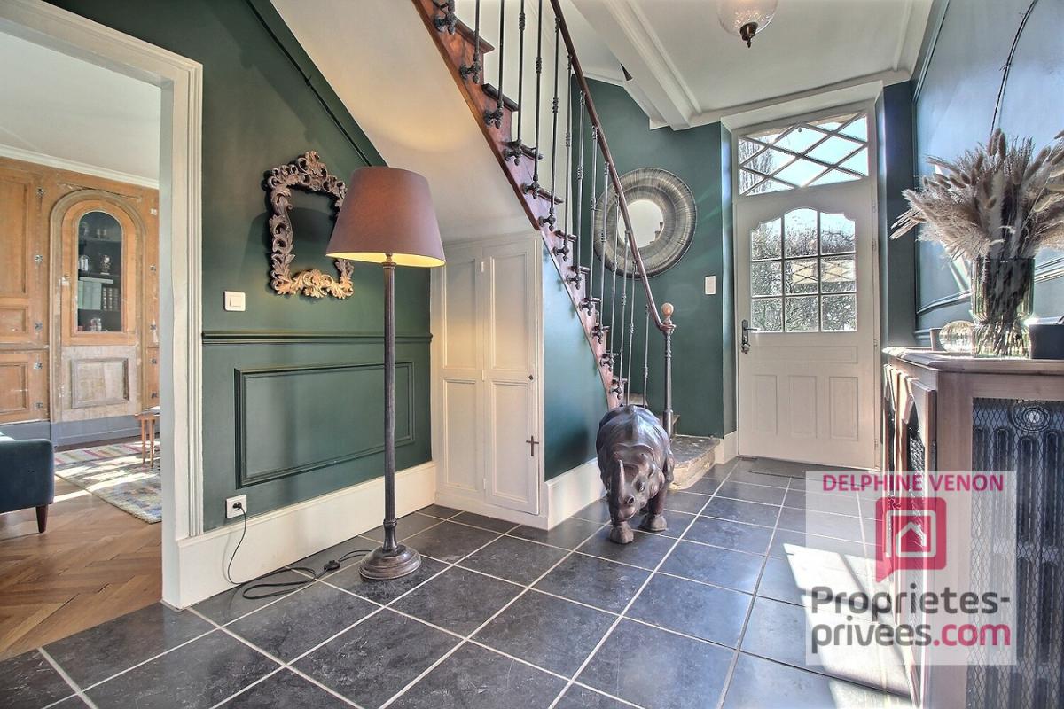 CHATEAUNEUF-SUR-LOIRE Maison prestige entre Loire et coeur de ville à Châteauneuf Sur Loire  sur un parc de 1600 m²  dominant  les terres du château 2