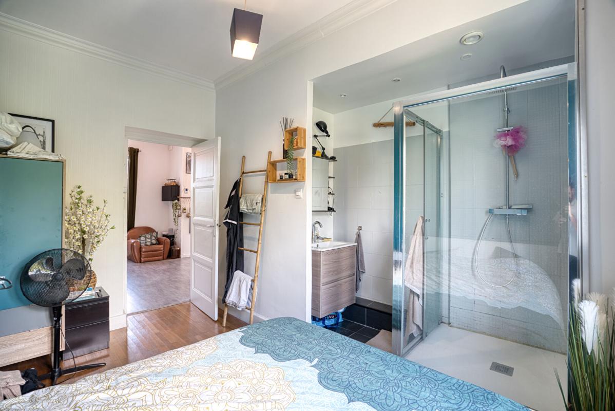 VAULX-EN-VELIN Maison au calme avec potentiel locatif dans un écrin de verdure 10