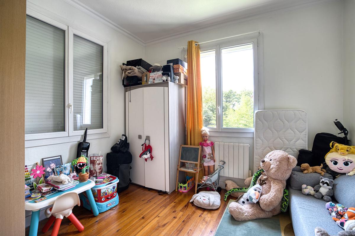 VAULX-EN-VELIN Maison au calme avec potentiel locatif dans un écrin de verdure 13