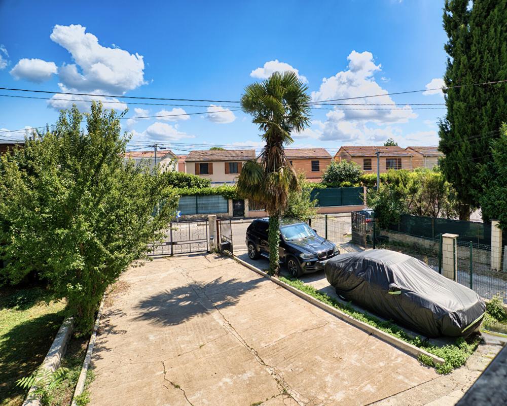 VAULX-EN-VELIN Maison au calme avec potentiel locatif dans un écrin de verdure 17