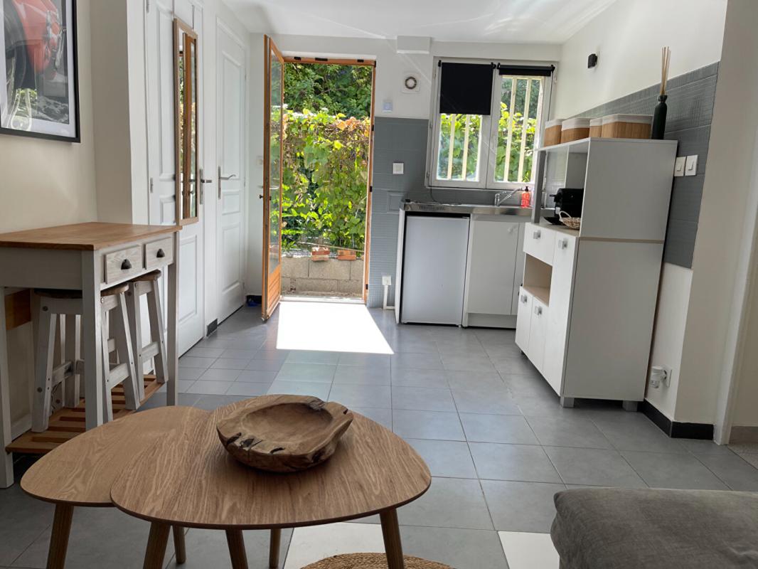 VAULX-EN-VELIN Maison au calme avec potentiel locatif dans un écrin de verdure 9