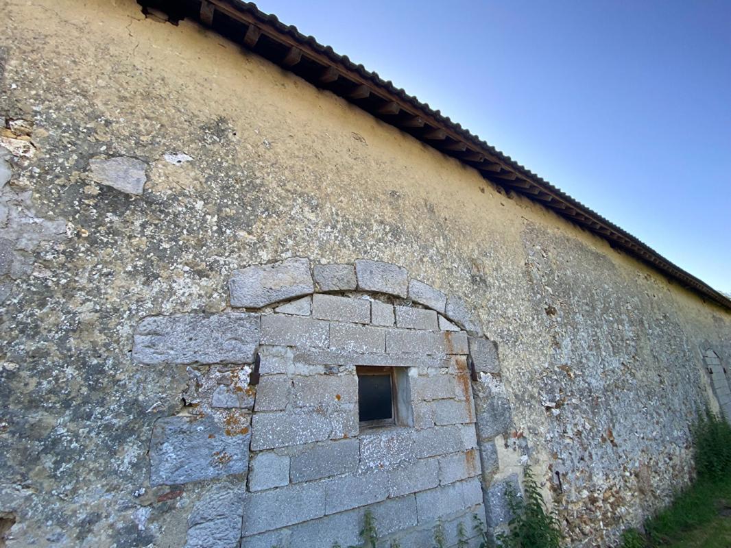 PROVINS Magnifique Bâtiment agricole / Grange / Loft en pierre 10