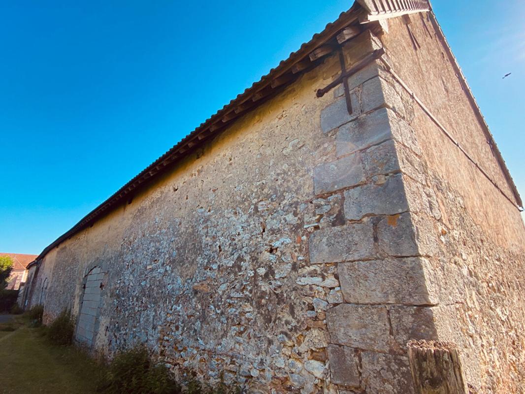 PROVINS Magnifique Bâtiment agricole / Grange / Loft en pierre 9