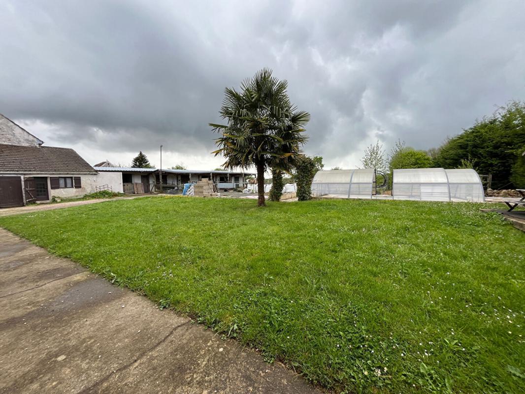 LA FERTE-SOUS-JOUARRE Authentique longère avec piscine, dépendances et belles prestations ? Cadre bucolique garanti 11