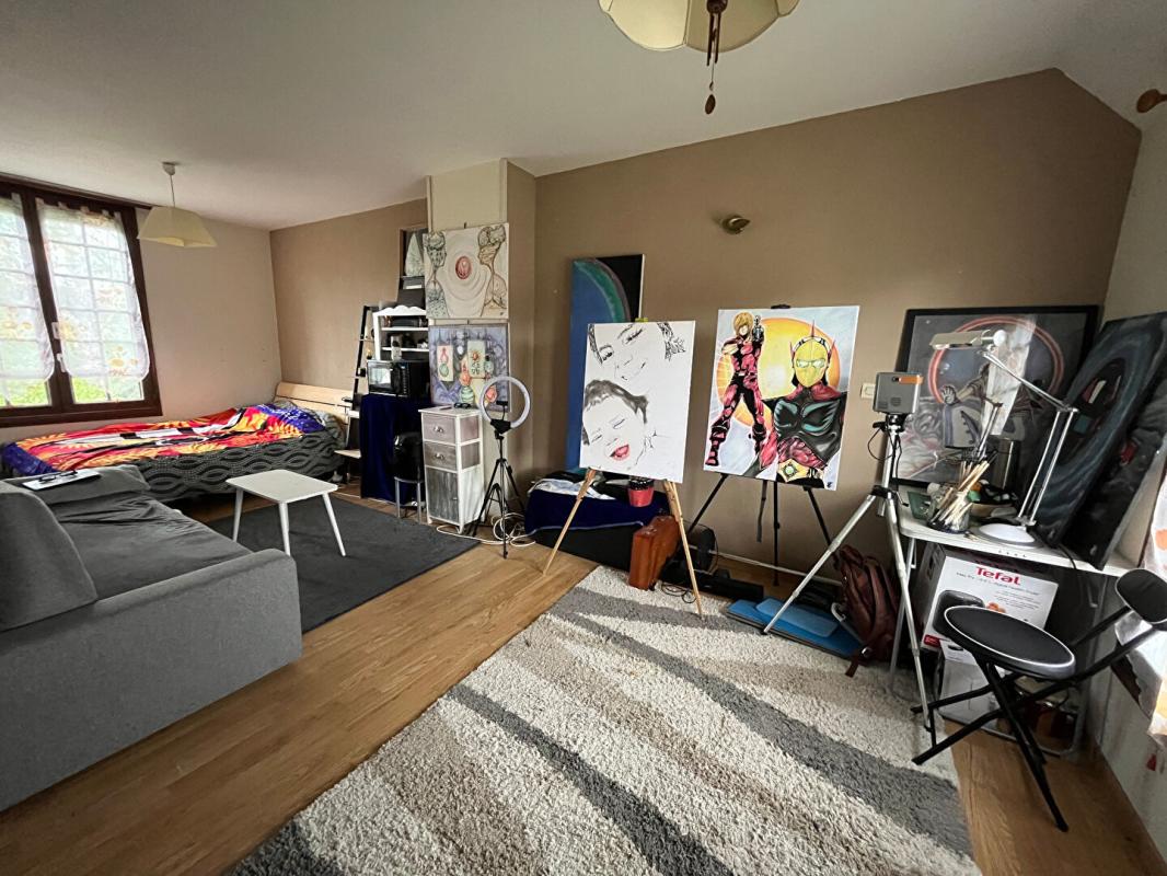 LA FERTE-SOUS-JOUARRE Authentique longère avec piscine, dépendances et belles prestations ? Cadre bucolique garanti 8