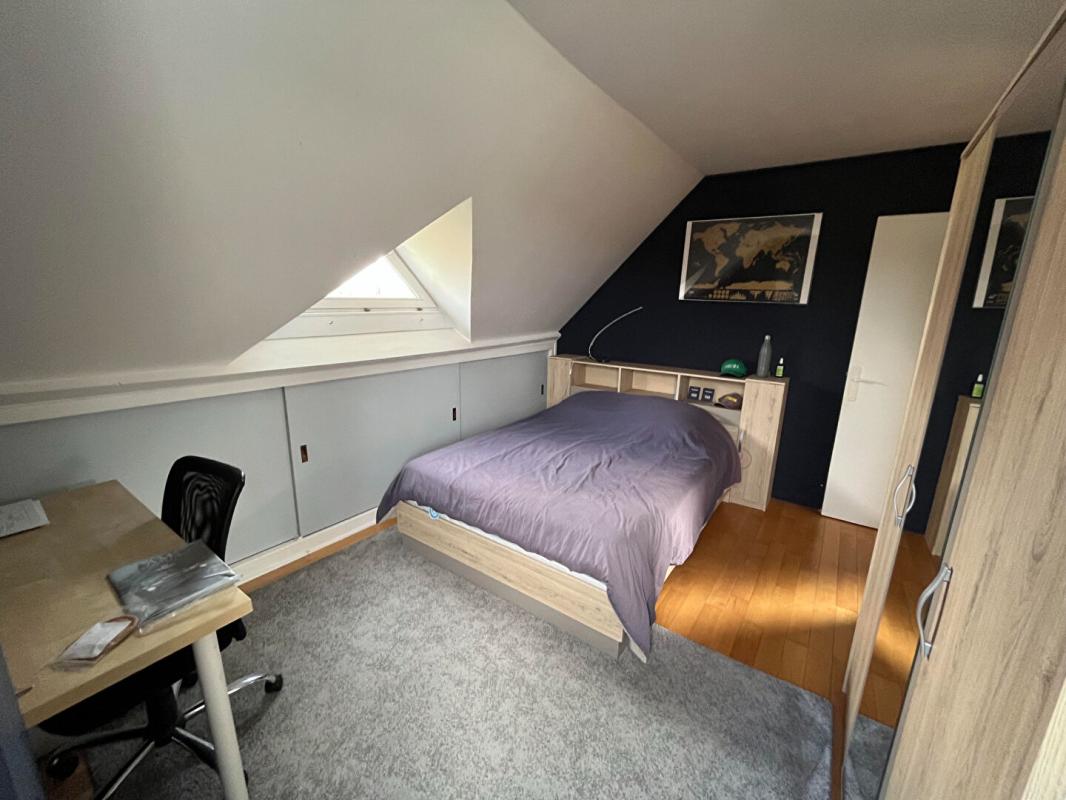 CREPY-EN-VALOIS CREPY EN VALOIS - MAISON 5 CHAMBRES 198 m², Rue d'Hazemont 8