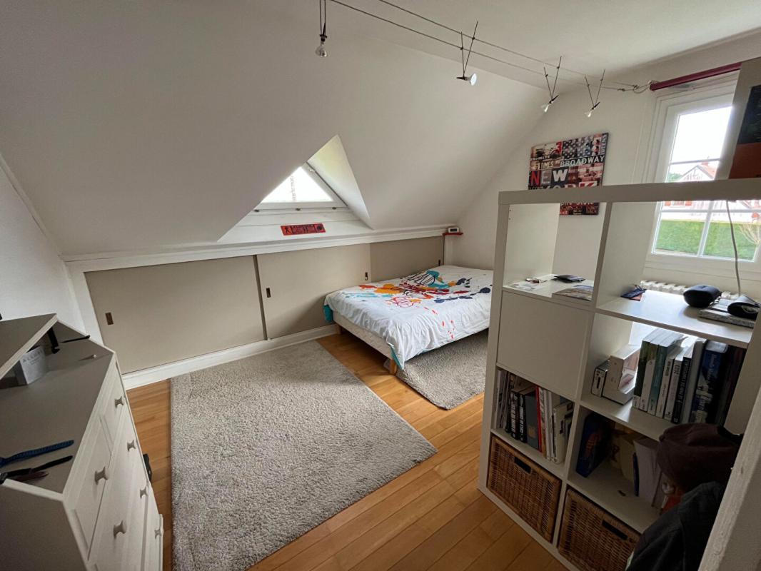 CREPY-EN-VALOIS CREPY EN VALOIS - MAISON 5 CHAMBRES 198 m², Rue d'Hazemont 9