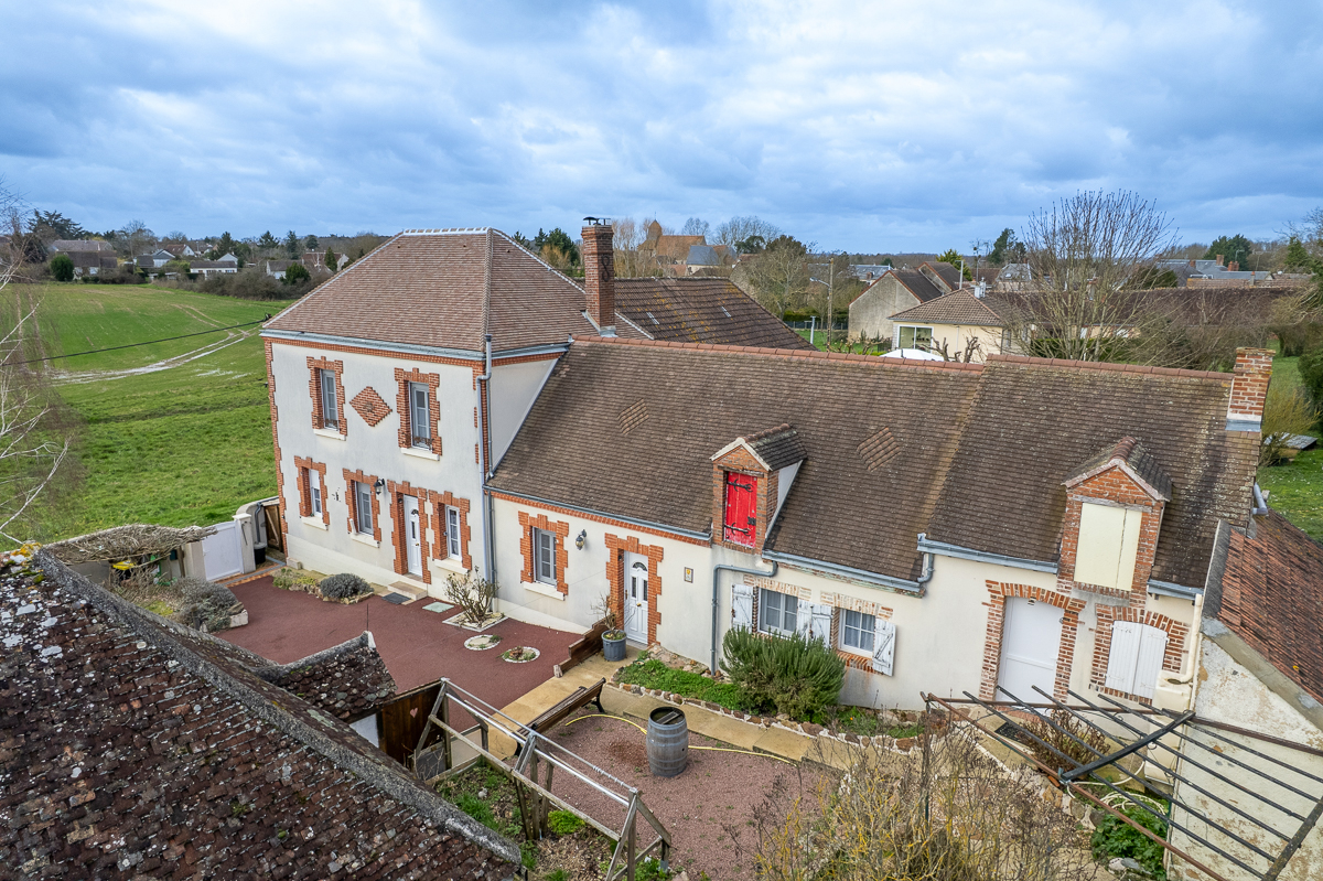 GENOUILLY Maison Genouilly 5 pièce(s) 125.31 m2 2