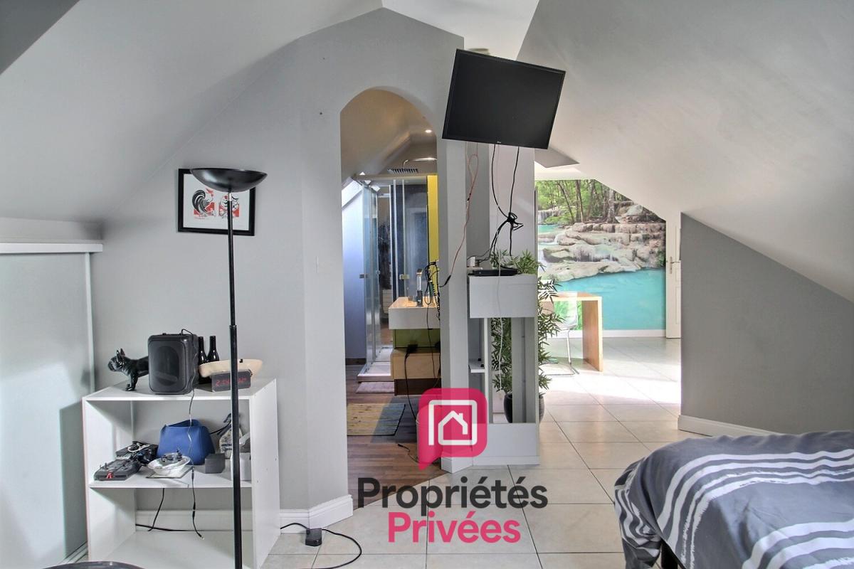 VILLEMANDEUR A seulement 1h de PARIS - PROPRIETE CONTEMPORAINE D'EXCEPTION de 350 m2 - PISCINE chauffée - JACUZZI - PARC ARBORE d'environ 4200  m2 - Classe énergétique A ! 12