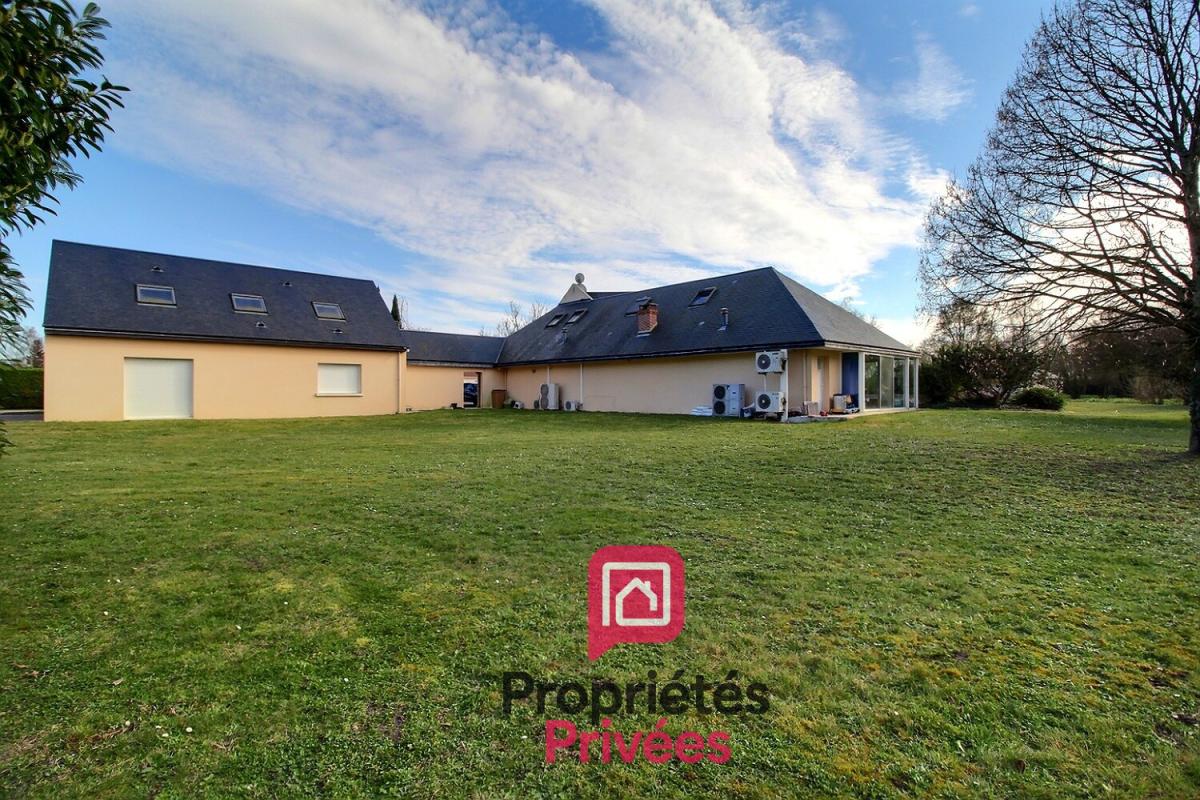 VILLEMANDEUR A seulement 1h de PARIS - PROPRIETE CONTEMPORAINE D'EXCEPTION de 350 m2 - PISCINE chauffée - JACUZZI - PARC ARBORE d'environ 4200  m2 - Classe énergétique A ! 15