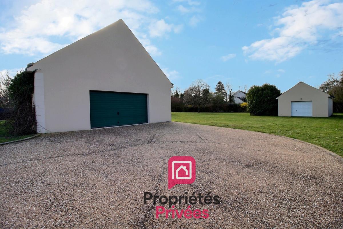 VILLEMANDEUR A seulement 1h de PARIS - PROPRIETE CONTEMPORAINE D'EXCEPTION de 350 m2 - PISCINE chauffée - JACUZZI - PARC ARBORE d'environ 4200  m2 - Classe énergétique A ! 16