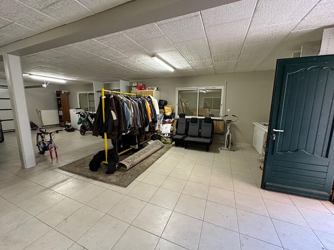 VILLEMANDEUR A seulement 1h de PARIS - PROPRIETE CONTEMPORAINE D'EXCEPTION de 350 m2 - PISCINE chauffée - JACUZZI - PARC ARBORE d'environ 4200  m2 - Classe énergétique A ! 17