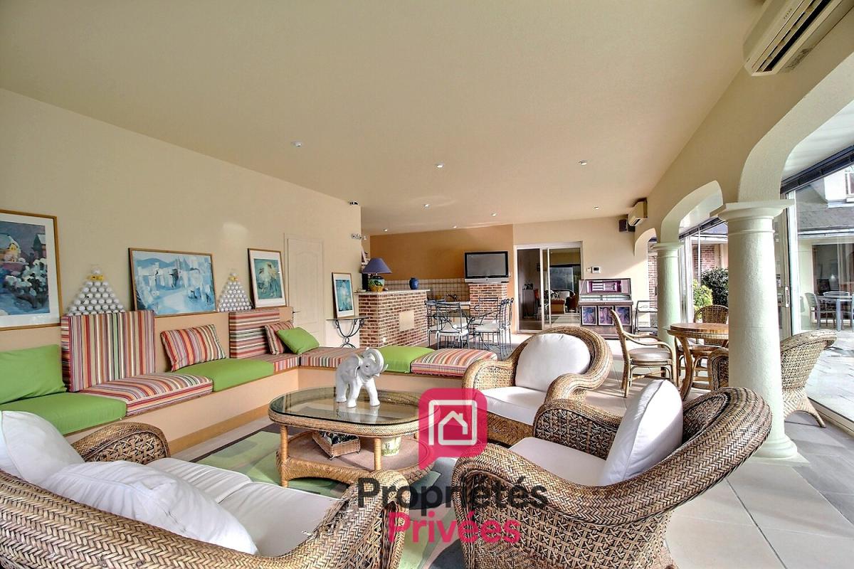 VILLEMANDEUR A seulement 1h de PARIS - PROPRIETE CONTEMPORAINE D'EXCEPTION de 350 m2 - PISCINE chauffée - JACUZZI - PARC ARBORE d'environ 4200  m2 - Classe énergétique A ! 3