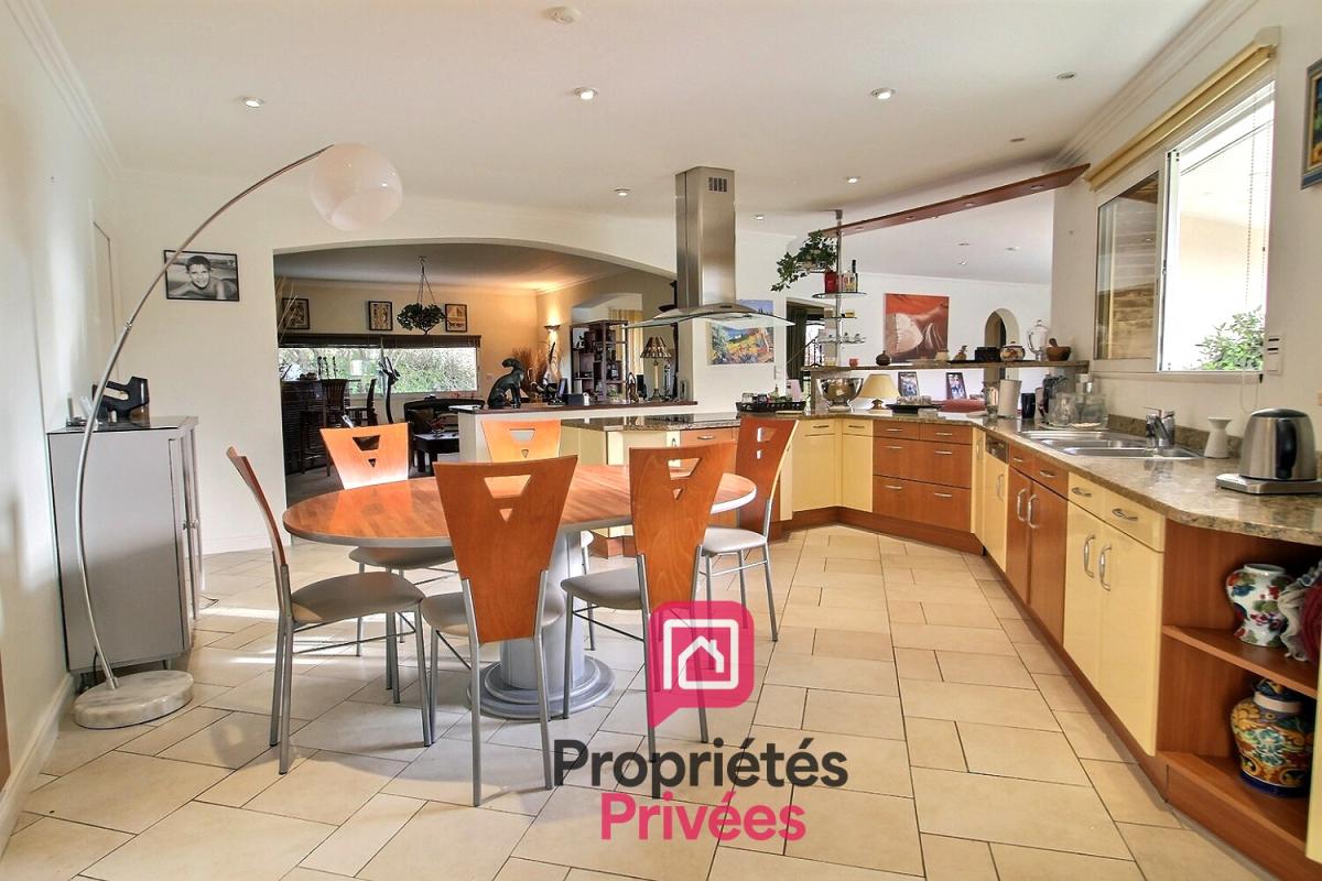 VILLEMANDEUR A seulement 1h de PARIS - PROPRIETE CONTEMPORAINE D'EXCEPTION de 350 m2 - PISCINE chauffée - JACUZZI - PARC ARBORE d'environ 4200  m2 - Classe énergétique A ! 5