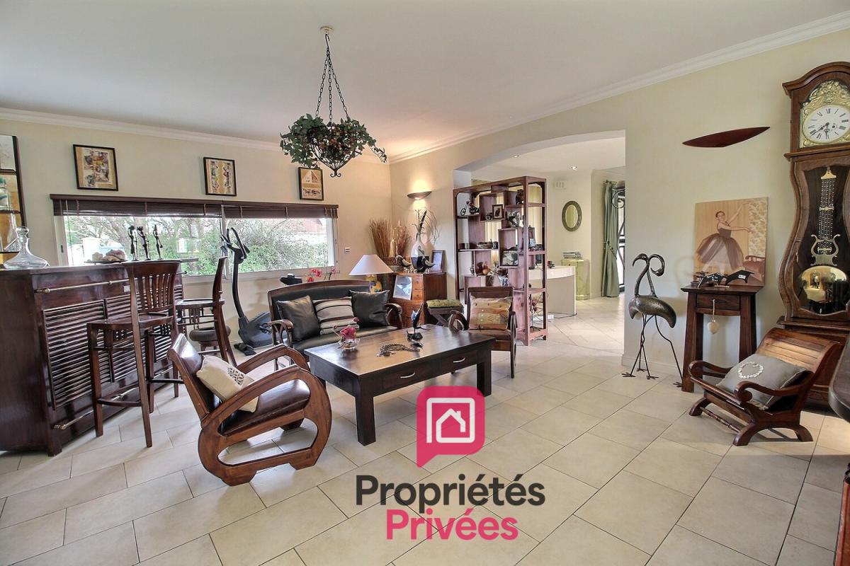 VILLEMANDEUR A seulement 1h de PARIS - PROPRIETE CONTEMPORAINE D'EXCEPTION de 350 m2 - PISCINE chauffée - JACUZZI - PARC ARBORE d'environ 4200  m2 - Classe énergétique A ! 7