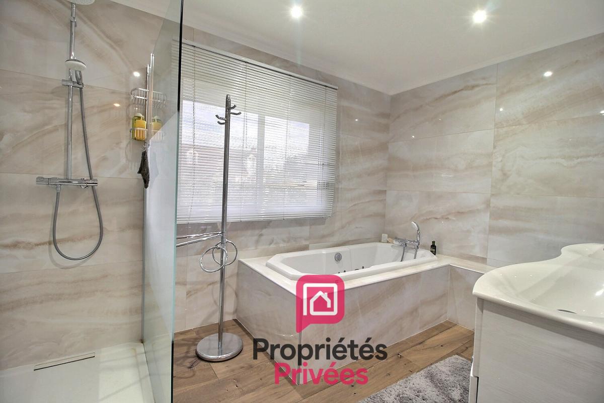 VILLEMANDEUR A seulement 1h de PARIS - PROPRIETE CONTEMPORAINE D'EXCEPTION de 350 m2 - PISCINE chauffée - JACUZZI - PARC ARBORE d'environ 4200  m2 - Classe énergétique A ! 9