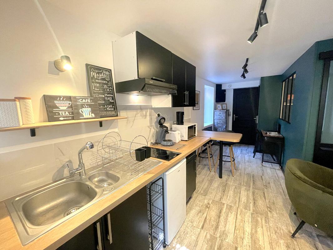 POITIERS Opportunité d'investissement ? Immeuble (sans copropriété et vendu meublé ) 2 logements Poitiers Centre forte rentabilité 10