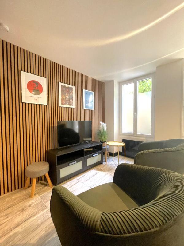 POITIERS Opportunité d'investissement ? Immeuble (sans copropriété et vendu meublé ) 2 logements Poitiers Centre forte rentabilité 12