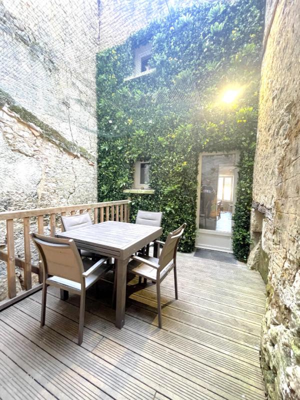 POITIERS Opportunité d'investissement ? Immeuble (sans copropriété et vendu meublé ) 2 logements Poitiers Centre forte rentabilité 16