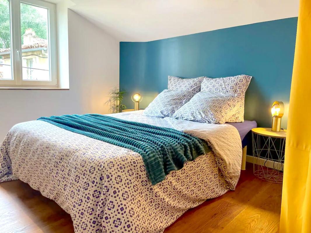 POITIERS Opportunité d'investissement ? Immeuble (sans copropriété et vendu meublé ) 2 logements Poitiers Centre forte rentabilité 7